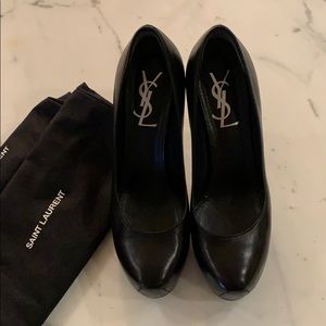 Saint Laurent Tribute Too Black pumps